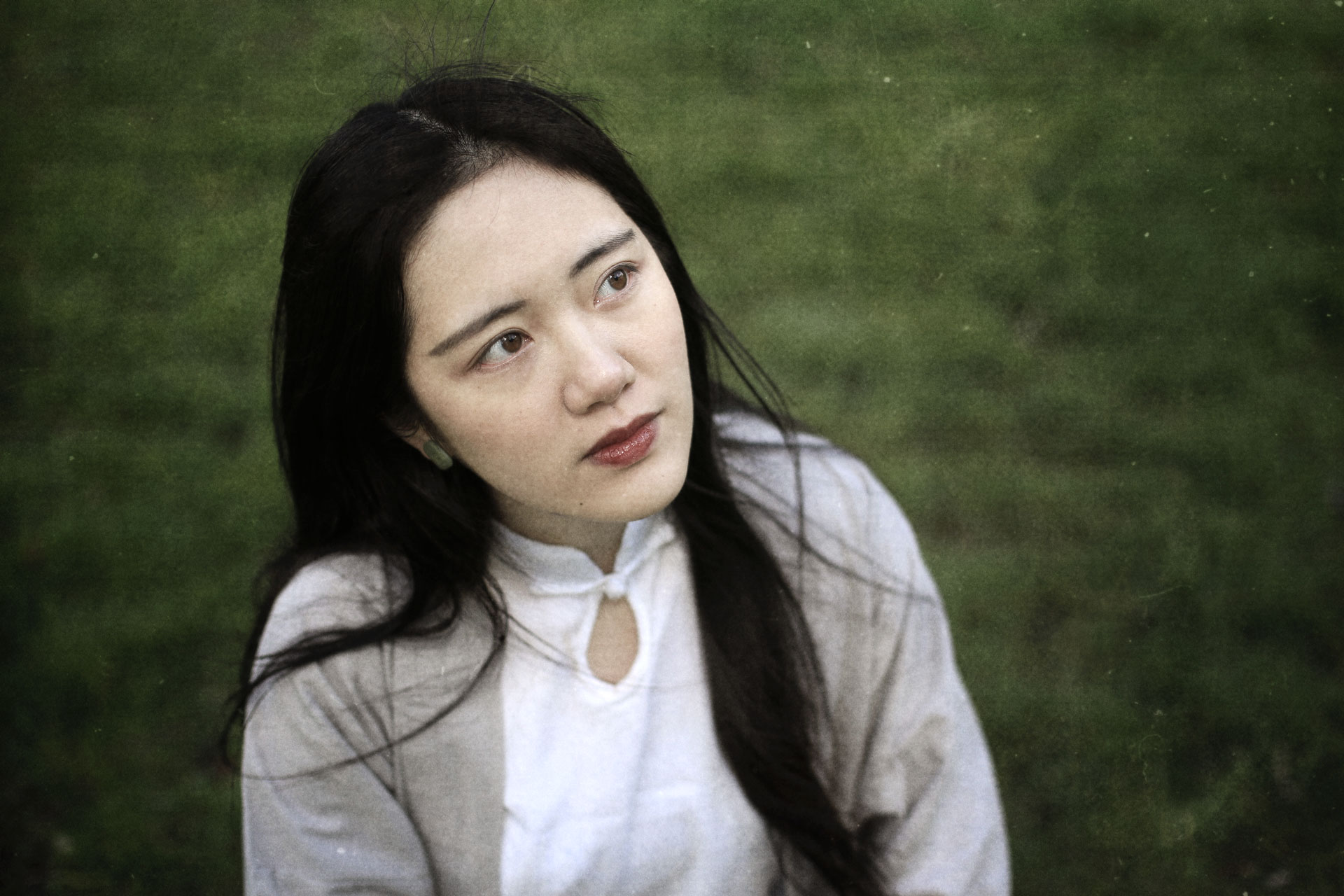 girl-nature-grass-portrait-exposure